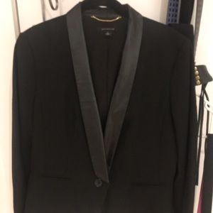 Faux leather trimmed blazer.